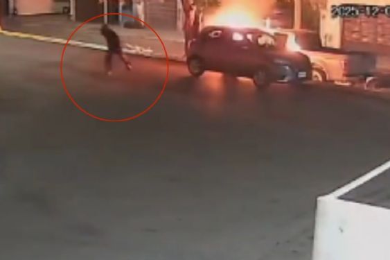 Foto de: "No hago daño a nadie", vendedor de ceviche exige justicia tras incendio de su camioneta, ahorró dos años para comprarla