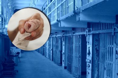 Madre atropella a su bebé de 18 meses y causa daños irreversibles; fiscalía pide evitar condena
