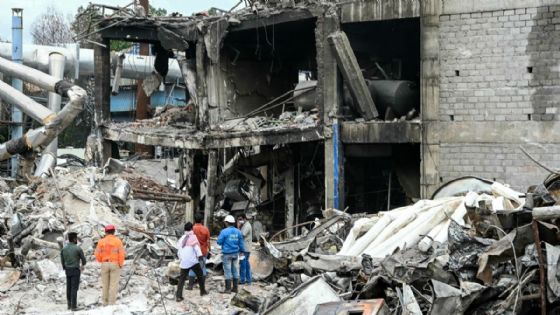 Explosión en fábrica de medicamento deja al menos 39 muertos y decenas de heridos