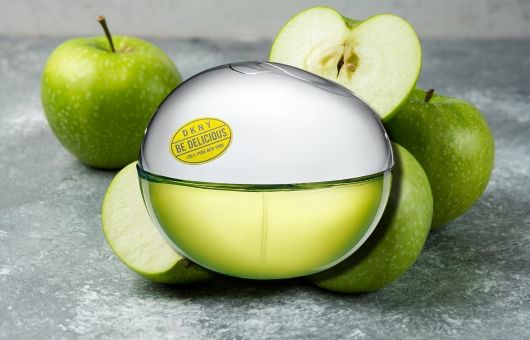 El perfume de mujer con olor a manzana verde perfecto para las aventuras extremas del verano