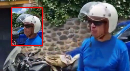 Lord Gringo estaciona su moto a media calle y se enoja porque le piden liberar el paso | VIDEO
