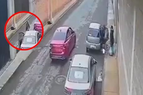 Intentan secuestrar a joven en Ozumba, Edomex, vecinos la ayudan enfrentando a los agresores | VIDEO