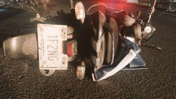 Motociclista muere tras derrapar y caer al vacío desde puente vehicular, en Ermita y Periférico