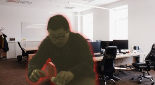 VIDEO: La envenenaba cada vez que se levantaba; exhiben como un hombre atacaba a su compañera de trabajo