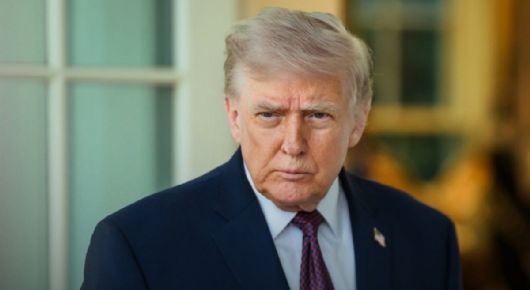 Donald Trump ataca y promueve las urnas electrónicas