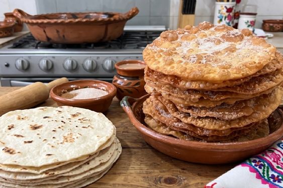 Con solo una tortilla de harina: Aprende a preparar unos RICOS y crujientes BUÑUELOS para "matar" el antojo