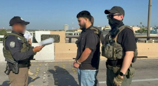 Fiscales de Estados Unidos impugnan arrestos de inmigrantes sin orden judicial