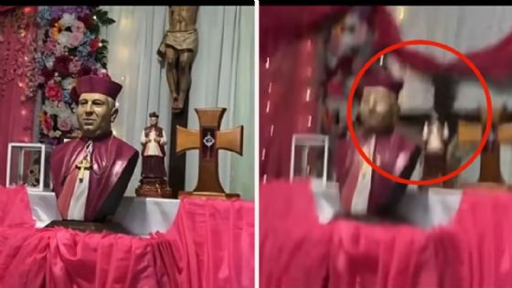 ¡Volvió a pasar! Cae cruz durante velación en capilla a días de la muerte del sacerdote Patricio Sánchez | VIDEO