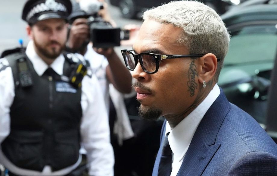 Chris Brown se libra de la cárcel tras golpear a un productor musical con una botella de tequila