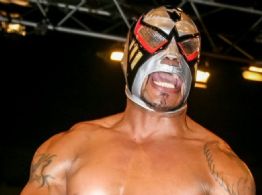 Tragedia en la lucha libre: Black Warrior, la leyenda que perdió la máscara ante Místico y murió por una infección