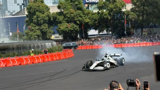 Checo Pérez acelera en Reforma; Brugada reconoce sus 300 carreras en F1