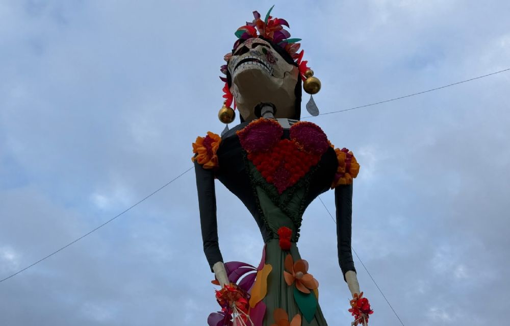 Montan Catrina monumental en Misantla; mide 35 metros 
