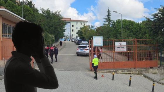 Horror en secundaria: alumna mata a una compañera frente a todos y deja a varias heridas