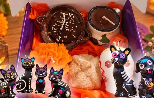 Conoce las velas de Día de Muertos que homenajean a las mascotas y apoyan a animales rescatados
