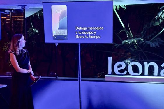 WhatsApp y el costo invisible para los médicos: Leona lanza asistente de IA que devuelve tiempo y equilibrio