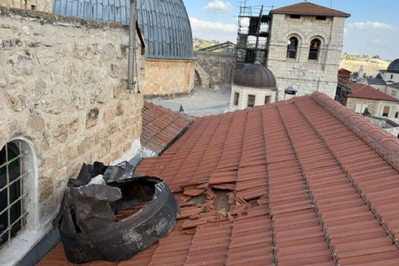 Foto de: Metralla de misil iraní cae sobre la Iglesia del Santo Sepulcro en Jerusalén | FOTOS