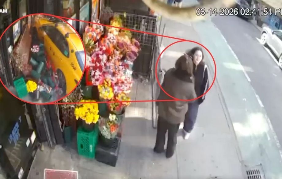 Taxi se estrella contra dos mujeres frente a una florería, ambas sobrevivieron | VIDEO