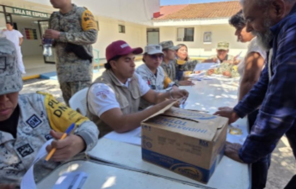 Entregan enseres a familias afectadas por las lluvias; Seguimos trabajando por el bienestar del pueblo: Ariadna Montiel