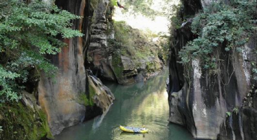 El lugar mágico en la sierra de Puebla ideal para visitar en Semana Santa: cascada, manantiales y un puente tibetano
