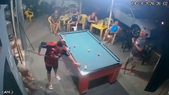 En plena partida de billar sicario sorprende a un hombre y lo mata ante la mirada de 10 personas | VIDEO FUERTE