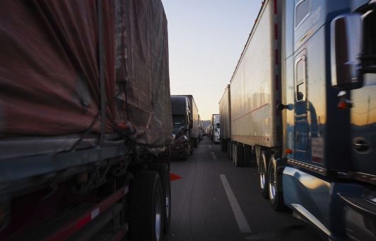 Transportistas de Ciudad Juárez se deslindan de bloqueos y alertan por pérdidas millonarias