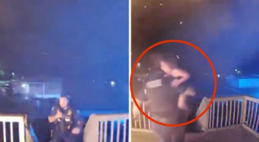 Graban a policía salvando a una mujer y sus dos hijos durante fuerte incendio | IMÁGENES FUERTES