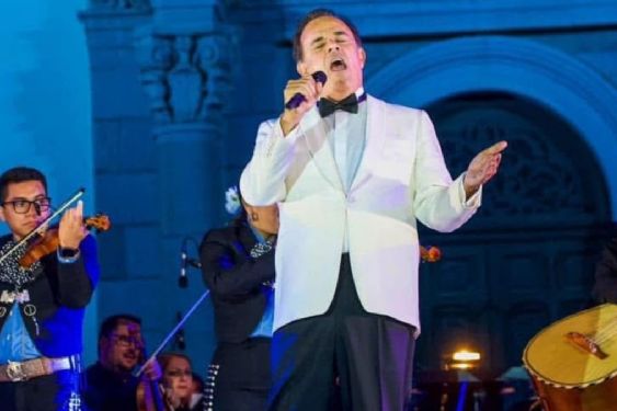 Fernando de la Mora canta por los niños y por los migrantes