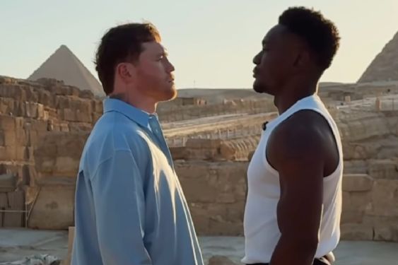Canelo y Mbilli se encaran por primera vez entre las pirámides de Egipto