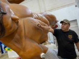 Así trabajan los artistas que construyen las esculturas monumentales del Mundial de Futbol en CDMX | INFOGRAFÍA
