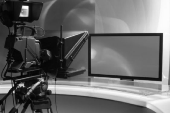 "Dedicó su vida a entretener": muere famoso conductor de televisión tras sufrir un derrame cerebral