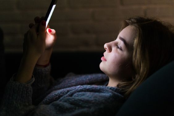 Foto de: Reino Unido contempla iniciativa para restringir a jóvenes el uso de redes sociales durante la madrugada