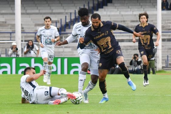 Pumas tuvo un debut gris en el torneo y para el nuevo entrenador con una derrota 3-0 ante Pachuca