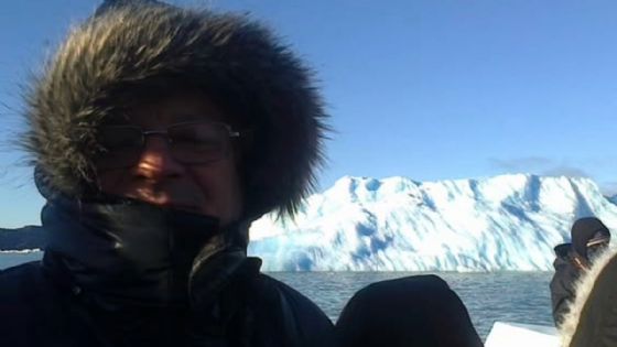 Muere famoso periodista al ser atropellado por un conductor de transporte público