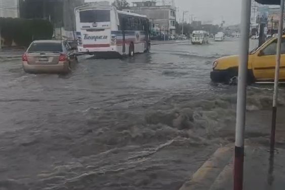 Foto de: Tormenta y granizada dejan inundaciones en CDMX y Edomex | VIDEO