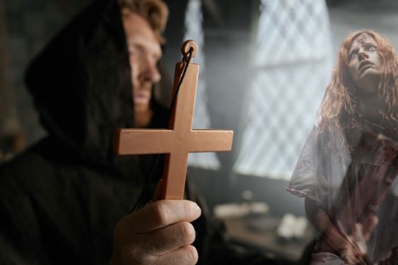 Así te puedes inscribir al curso para exorcismos del Ateneo Pontificio Regina Apostolorum | FECHAS Y COSTOS