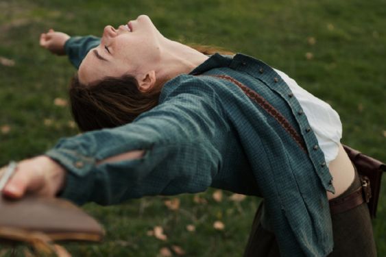 Con 6 capítulos en Netflix: La miniserie de época que altera un clásico literario y es furor mundial