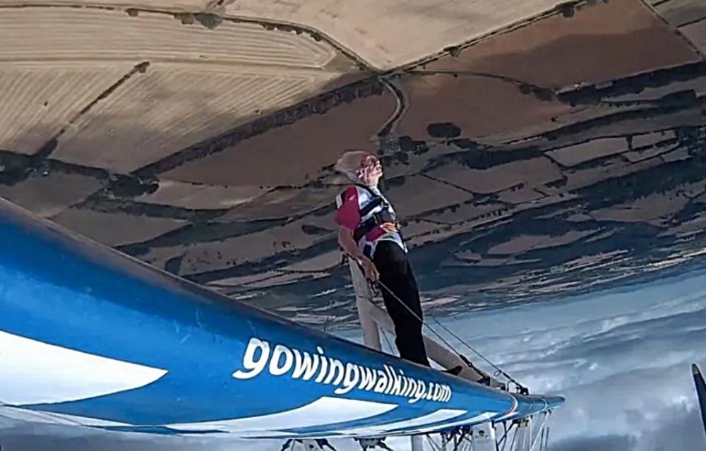 Mujer de 97 años rompe su propio Récord Guinness; la más longeva en caminar sobre el ala de un avión en vuelo | VIDEO