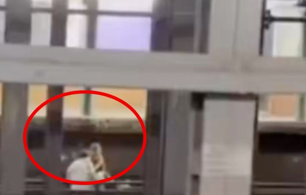 Pareja muere arrollada en el Metro; minutos antes fueron captados sentados en las vías | VIDEO
