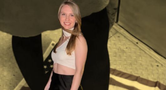 Despiden y deportan a canadiense por burlarse de la muerte de Charlie Kirk