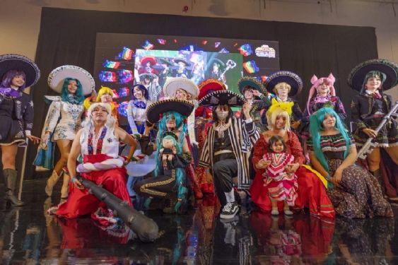 Amantes del anime ‘conviven’ con sus héroes favoritos
