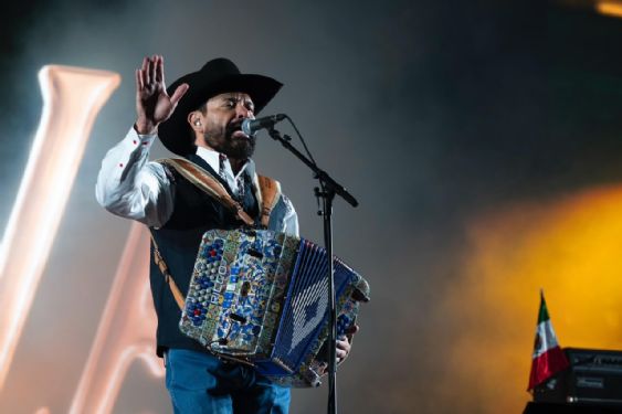Foto de: Con música norteña y baile, el Zócalo celebra la Independencia