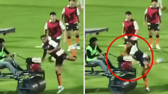 Captan a futbolista siendo atropellado por una aplanadora en pleno partido | IMÁGENES FUERTES