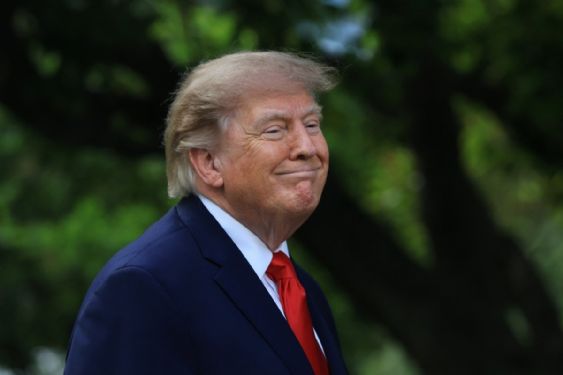 Foto de: Donald Trump lanza su propia TV tras vetar a CNN, MS NOW y Politico de la Casa Blanca