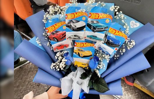 ¿Qué día se regala el ramo de Hot Wheels?