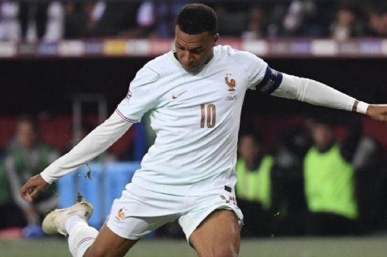 Mbappé anota y sale lesionado en el debut de Zidane: Francia vence a Turquía