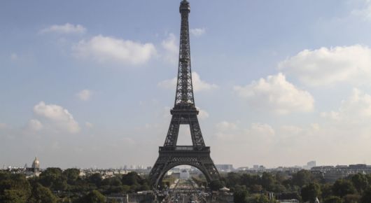 Patrick Branco Ruivo dimite como director de la Torre Eiffel tras polémica por exclusión de empleadas