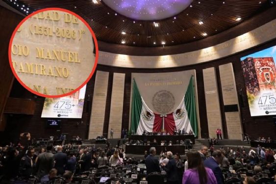 Foto de: Inscriben con letras de oro en el muro de honor de la Cámara de Diputados la leyenda: “475 años de la Universidad de Méx