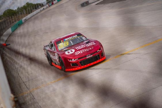 Arranca El Chase 2026 en Monterrey: Rubén Rovelo y Alessandros Racing van por el campeonato de Nascar México