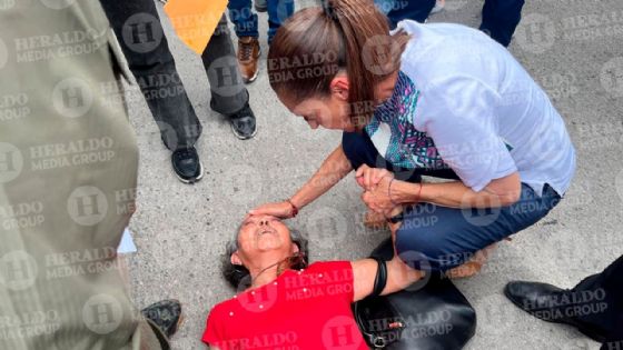 Claudia Sheinbaum ayuda a adulta mayor que se cayó cerca del vehículo de la mandataria durante gira en SLP | VIDEO