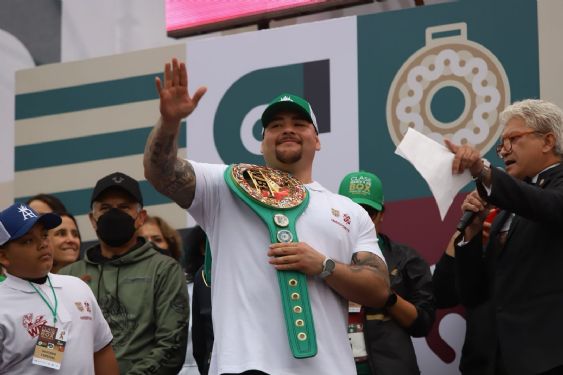 Andy Ruiz cae ante Damian Knyba en su regreso al ring 